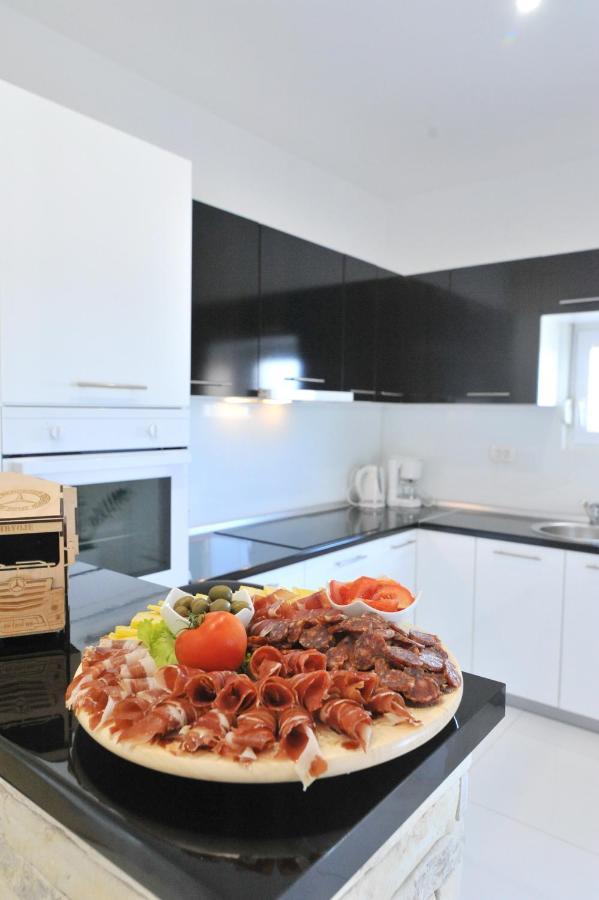 Apartmant Shine Luxury 마슬레니차 외부 사진